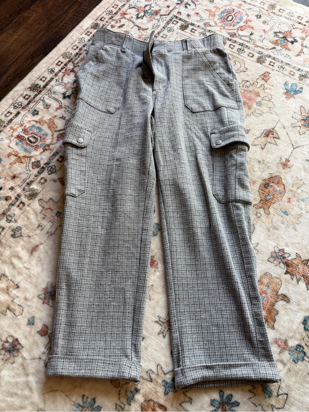 Democracy Gray Plaid Cropped Cargo Pants